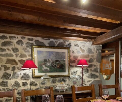 A table en Auvergne : Am Auberge de Mazayes et Au cœur des Lacs