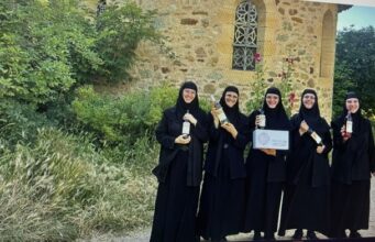 AIDONS LES SOEURS VIGNERONNES DU MONASTERE DE SOLAN A ACHETER UN TRACTEUR !